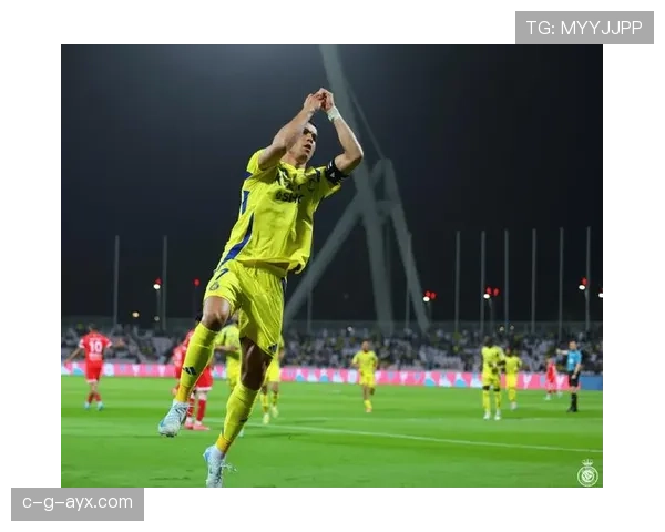 萨拉赫与C罗技术对决：解析两位顶级前锋的独特风格与高光表现