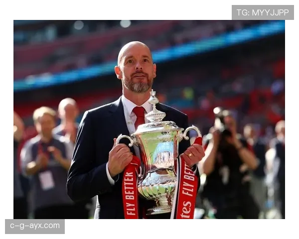 滕哈赫展现战术灵活性,助球队在逆境中表现稳健,提升竞争力 滕哈赫展现战术灵活性,助球队在逆境中表现稳健,提升竞争力