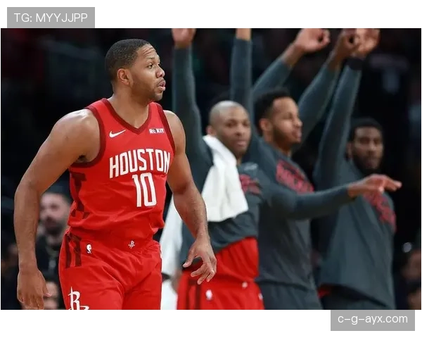 戈登无球跑动拉开空间，3D属性成火箭外线关键支点